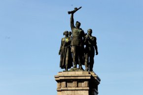 Жалбите бяха подадени първо във Върховния административен съд, но той ги препрати на Административния съд в София за първа инстанция. 