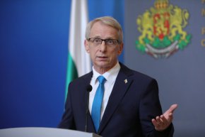 
Денков подчерта, че решението дали ще има машинен вот в неделя ще бъде изцяло на Централната избирателна комисия.