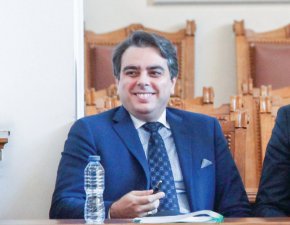 Вместо парите да отиват за образование, култура, здравеопазване, те ще бъдат плащани за лихви!