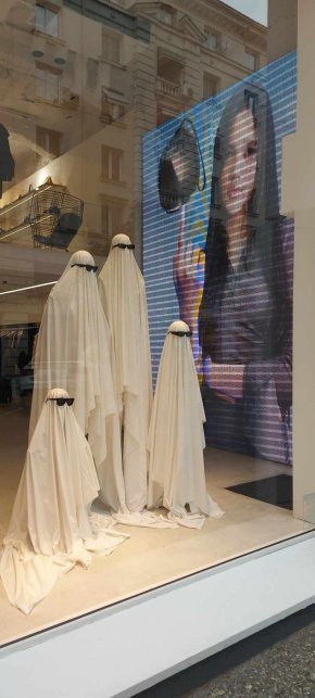 
Хелоуинско-палестинско-бюлетинско: All U Rе, София