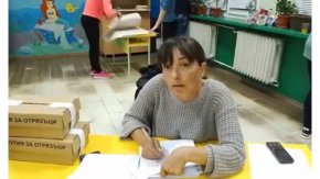 Двама души са задържани по случая с подправените бюлетини във врачанското село Малорад. Това са председателят на секционната избирателната комисия и член на комисията, съобщиха на брифинг от прокуратурата.