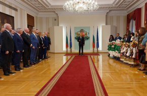 Затова днес, утре и всякога ще се нуждаем от нашите учители и просветители, от мъдростта на духовните и морални стожери на България, за да не забравяме кои сме, за да помним най-важните житейски уроци, които да ни преведат през бурите и изпитанията на времето.