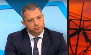 "Нямам отговор защо, след като румънската Петротел Лукойл може да рафинира неруски петрол, ние не можем. Единствената разлика намирам в това, че там си нямат Асен Василев и Николай Денков да им кажат как не може без руски петрол. Как така без руски петрол? Като посегнеш към дерогацията и вадят оставките".