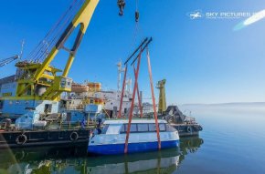 Пуснаха на вода първият произведен в България 100 % електрически катамаран от варненската фирма 