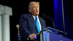 Бившият президент на САЩ Доналд Тръмп предположи, че нещата в Украйна "вървят зле" за САЩ, което според него се доказва от факта, че медиите са спрели да отразяват войната между Русия и Украйна.