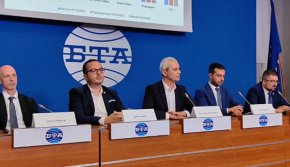 
Резултатът може да не е този, който искахме, но е този, който ще ни позволи в следващите четири години да стоим стабилно в общинските съвети, заяви лидерът на "Възраждане".