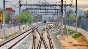 Локомотив прегази двама служители на НКЖИ на гара Илиянци