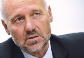 
“Няма никакви проблеми с решението на правителството във връзка с купуването на 183 американски бойни машини Страйкър", заяви пред журналисти министърът на отбраната Тодор Тагарев