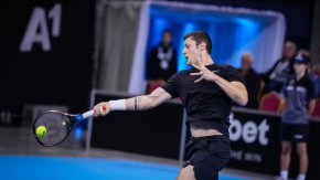 Двамата български тенисисти, участващи с уайлд кард в основната схема на Sofia Open отпаднаха в първия кръг