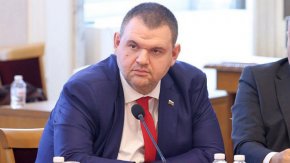 
Пеевски не пожела да коментира дали ще се кандидатира за председател на ДПС.