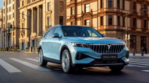 У нас вече има компания, която продава продукти на джоинт венчър брандовете на Dongfeng със Seres и Forthing