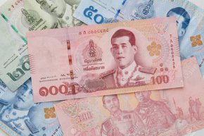 Базираната в Белгия SWIFT е система за банкови съобщения с висока степен на сигурност, която позволява извършването на финансови транзакции по целия свят. Миналата година ЕС изключи ключови руски банки от мрежата като част от санкциите, свързани с конфликта в Украйна.