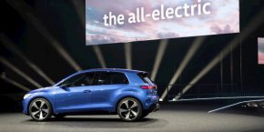 На конференция в сряда главният изпълнителен директор на автомобилния производител Оливър Блум каза, че електрическа кола на цена около 22 000 долара (20 000 евро) е възможна до края на десетилетието.