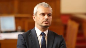 Софийската градска прокуратура е отказала да иска от съда разпускането на партия Възраждане, за което настояваха от Българския хелзинкски комитет и редица общественици, подписали в края на юли сигнал до и. ф. главен прокурор Борислав Сарафов, съобщава Сега.