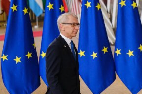 
С 5% за месец се покачват отрицателните оценки за Сглобката с мандата на ППДБ, достигайки до 71%, сочи последното проучване на Тренд. На този фон има ерозия в подкрепата към правителството от 22% през септември и октомври до 20% през ноември.