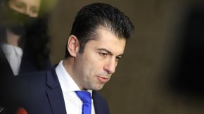 Петков визира международната рейтингова агенция Стандард енд Пуърс (S&P Global Ratings), която  повиши перспективата пред рейтинга на страната ни до “положителна от стабилна”. 