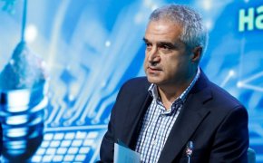  По думите му в по тях работят над 1000 служители на електроразпределителните дружества.
