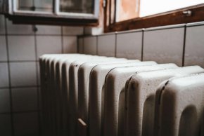 Кой е уязвим клиент за снабдяване с електроенергия и кои домакинства са енергийно бедни