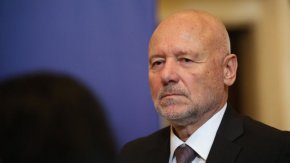 „Българското правителство, в частност МВнР, действаше принципно в този случай, то издаде разрешение на Сергей Лавров като ръководител на делегация за международна организация, която се среща в Скопие, но не и за други лица, които са обект на санкции. Когато е станало ясно, че на борда на самолета е имало и други такива лица, не е разрешено прелитането на този самолет“. Това коментира в предаването „Здравей България” по NOVA министърът на отбраната Тодор Тагарев. Решенията за прелитане са национални и те се взимат с международни правила и режими, в случая отчитайки режима на санкции, добави той. 