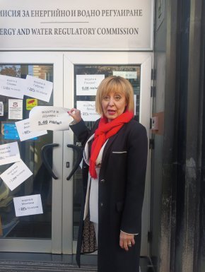 
„В Берковица водата ще поскъпне с 80%. В Сливен от догодина ще плащат с 1,13 лв. по-скъпа вода или това са 40% повишение. Във Варна водата ще бъде 5,47 лв. Най-скъпа ще е в Разград – 6,08 лв./м3. В Силистра ще плащат 5,78 лв. за кубик. Средното повишение е близо 25%.“