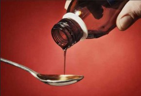 Повече от 50 производители на сиропи за кашлица в Индия не са преминали задължителните тестове за качество, въведени от правителството поради загриженост за качеството на лекарствата, които страната изнася. Според доклад, публикуван от държавната Централна организация за стандартен контрол на лекарствата (CDSCO), от 2104 доклада от тестове, подадени от индийски фармацевтични компании, над 120 не са отговорили на стандартните изисквания за качество, както съобщи Economic Times.
