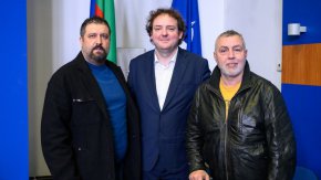 Фирма претендира, че предоставените на студиата преди десетилетия 30 декара за кинопродукция не са на българската култура и изкуство, а са частни 