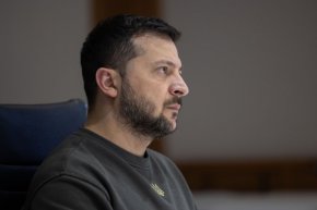По думите му войната в Украйна няма как да бъде спечелена и много анализатори и в САЩ, и в Европа си дават сметка, че това е така, а Европа търпи големи икономически загуби.
"