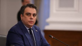 В прессъобщение от компанията изразиха възмущение, че в свое интервю Асен Василев ги е посочил като една от компаниите, които са били замесени в създаването на паника сред потребителите във връзка с цената на горивата в края на февруари.