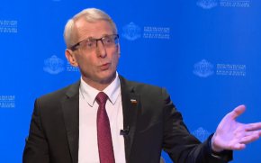 
Премиерът Николай Денков отговаря на въпроси на граждани и медии на страницата на Министерския съвет.