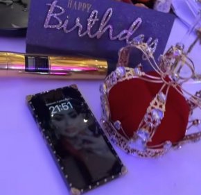 Софи Маринова се сдоби с корона от злато и камъни по поръчка