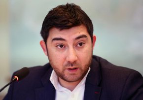 Да видим ПП-ДБ, които орязаха парите, как ще се оправят сега?

Това написа в своя позиция в страницата си във Фейсбук общинският съветник от ВМРО в Столичния общински съвет Карлос Контрера. Поводът е стачката на шофьорите от градския транспорт, която засега е символична, но скоро може да доведе до пълен блокаж на столицата.