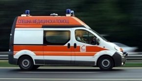 Водач на лек автомобил на 63-години блъсна две деца на пешеходна пътека в Кубрат