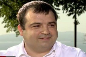 Постната биография на Пламен Янев е допълнително доказателство за професионалната му непригодност да изпълнява длъжността областен управител. Некомпетентността му застрашава редица важни проекти, като най-неотложният от тях е реконструкцията на язовир Ясна поляна, където областта ще загуби над 20 млн. лв. държавно финансиране като неусвоено и ще постави отново крайморските общини пред риск от санитарна катастрофа през следващата година. 