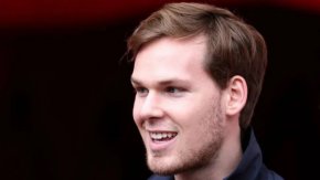 Местният журналист Роналд Бертран съобщи, че милиардерът Кирил Луи-Драйфус проявява интерес към акциите на Левски