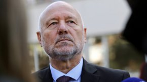 
    "Имаме един много голям ръст на бюджета за отбрана, което ни дава много солидна основа за изграждане на отбраната на страната. С тези разходи се покриват трите големи проекта - за Военновъздушните сили (бойните самолети Ф-16 и Блок 70), за Военноморските сили (двата многофункционални патрулни кораба) и за Сухопътните войски (т. нар. проект "Страйкър")."
