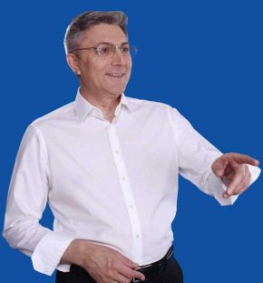 
В несръчно обработена снимка изчезналият безследно от парламента, където би следвало да работи, и от медиите М.Карадайъ, екслидер на ДПС, сензационно се появи.