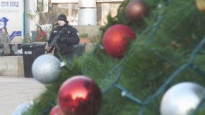 Полицаи с автомати 