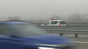 

При друго произшествие малко след 8:00 часа лек автомобил и микробус се удариха на АМ “Струма”. Заради катастрофата за кратко беше затворена магистралата в посока София. В момента движението е възстановено.