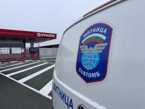 Агенция Митници влезе в Лукойл Нефтохим Бургас