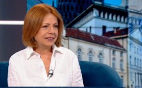 Започнах работата си като кмет при реална криза с отпадъците – хиляди бали с отпадъци се разпадаха на площадки край София и затворени депа. Намерихме решения с работа.
 Оставила съм работещ завода за преработка на отпадъците, с готов План за модернизация, консултиран с експерти от Виена и Берлин.