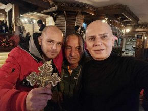  Подаръци и екскурзия зарадваха страдащи от рак 