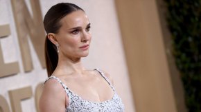 

По време на интервюто за WSJ Портман обсъжда ролята си в новия филм на Тод Хейнс "Май декември", в който играе измислената актриса Елизабет Бери, изпратена да засенчи жена с неприятно минало, в подготовка за представянето ѝ във филм.