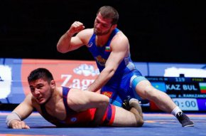 
Преди 6 дни той стана шампион на България, а ден по-късно се бори и в германската Бундеслига.
