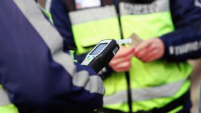 Районната прокуратура в Добрич повдигна обвинение срещу 35-годишен мъж за шофиране след употреба на алкохол.