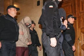 Гробарят и лихварят, обвинени в убийство