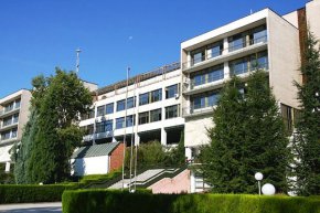 
В допълнение към посочените по-горе нарушения липсват изпитни протоколи, но от тях са били нанасяни оценки в главните книги.
