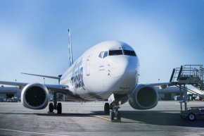 
Авиокомпаниите се призовават да изпълнят незабавно ключови части от процедурата за техническо обслужване на сглобяването на тапата на фюзелажа, свързани с четирите болта, които закрепват тапата на вратата към корпуса на самолета.