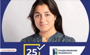 
Според Трифонова, Величков я преследвал от идването си като посланик през 2008 г. От публикациите става ясно, че преди Величков да дойде в Банкок, Трифонова на практика управлявала посолството и идването на титуляр не ѝ се понравило.
Камен Величков е дипломат от кариерата. Той бе съветник по външнополитическите въпроси на президента Желю Желев, посланик в Холандия и др.