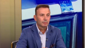 "Търсим в максимална степен да изясним обективната истина за мотивите, за броя на участниците, за всички лица, които са замесени в това брутално престъпление", допълни главният секретар на МВР.
