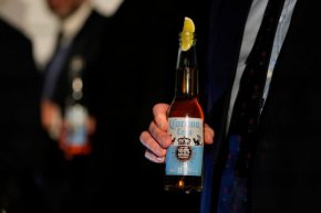 Сделката за спонсорство на Олимпийските игри с бирената компания AB InBev е критикувана като "цинична" и "странно съчетание"